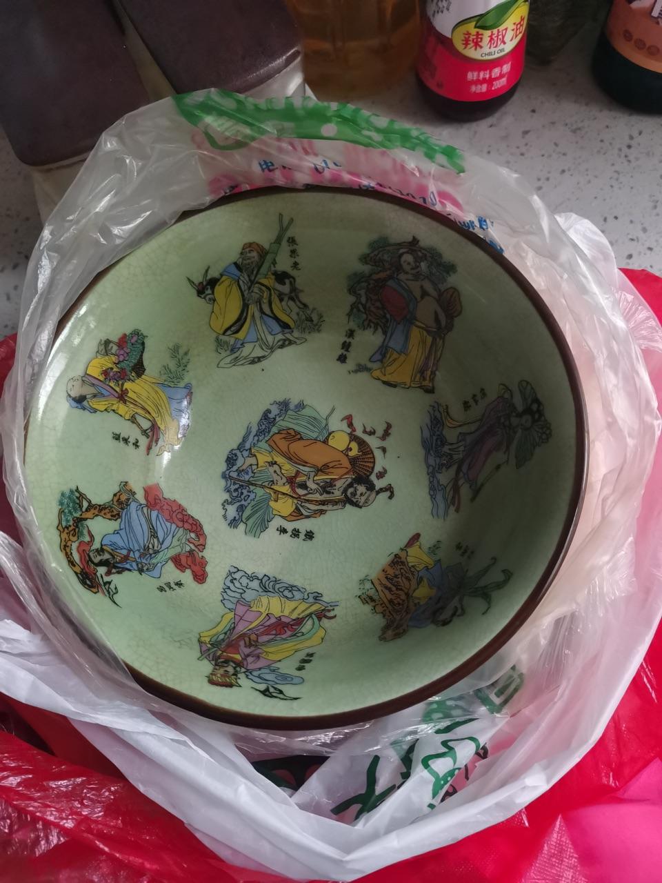 《哥窑粉青釉加彩八仙过海图罗汉碗》