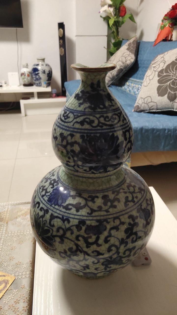 青花缠枝莲葫芦瓶
