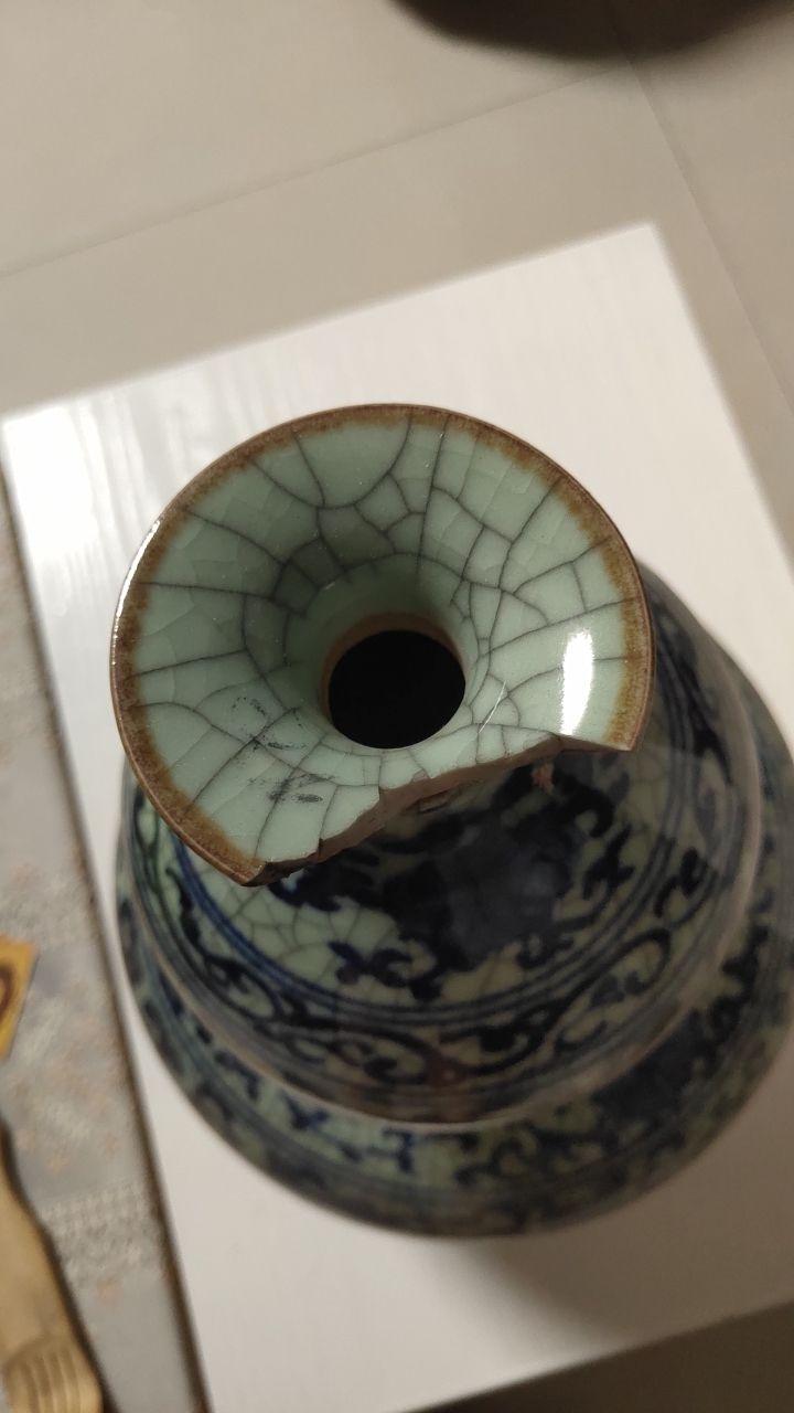 青花缠枝莲葫芦瓶