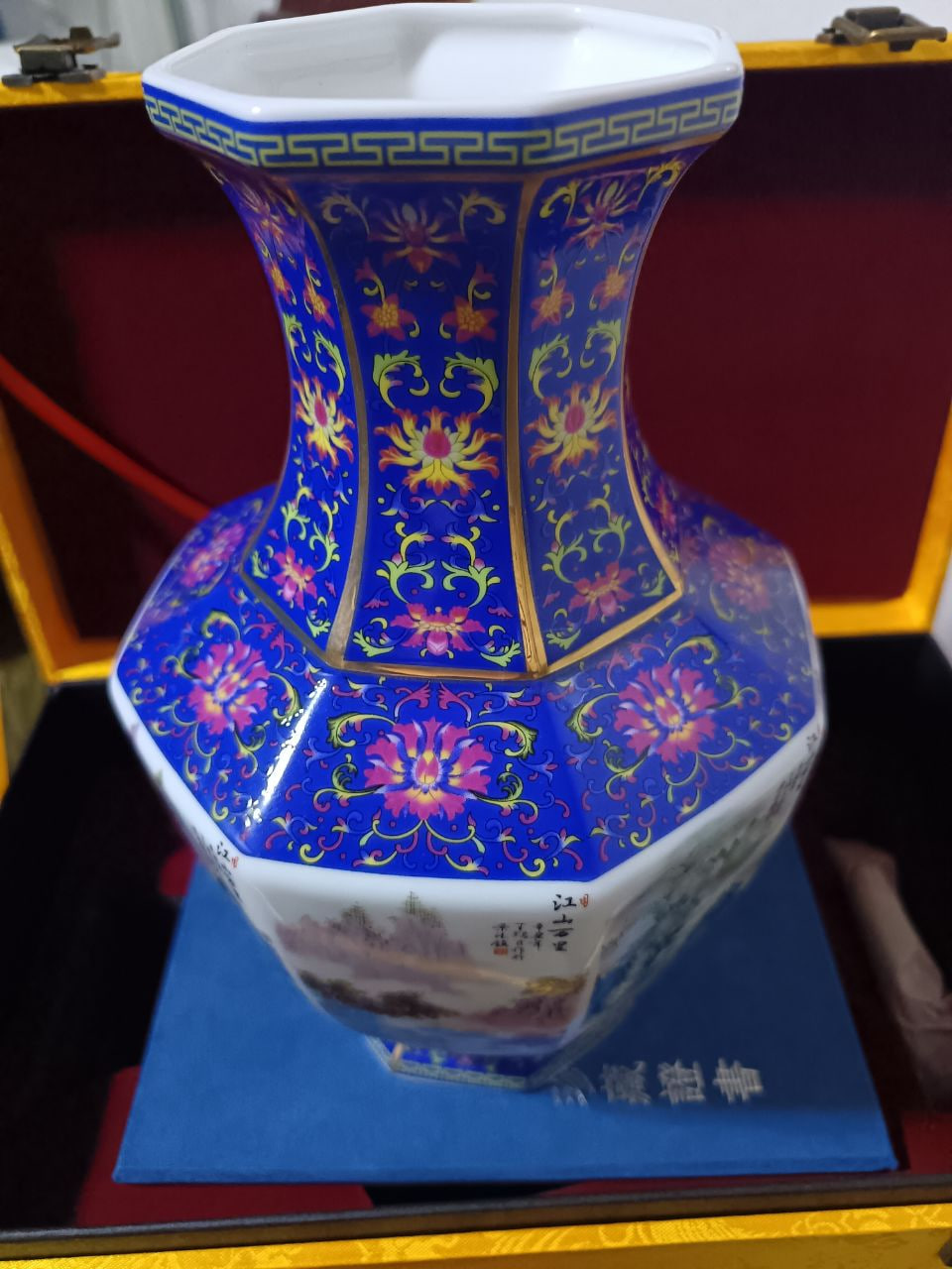 六方瓷瓶