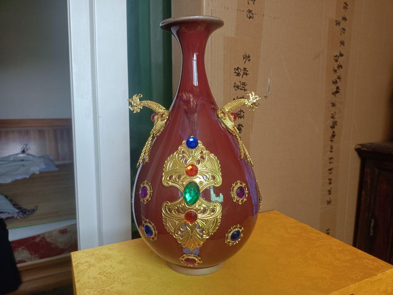 尊景泰蓝花瓶