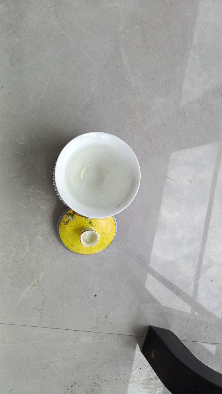 乾隆年制黄地粉彩盖碗