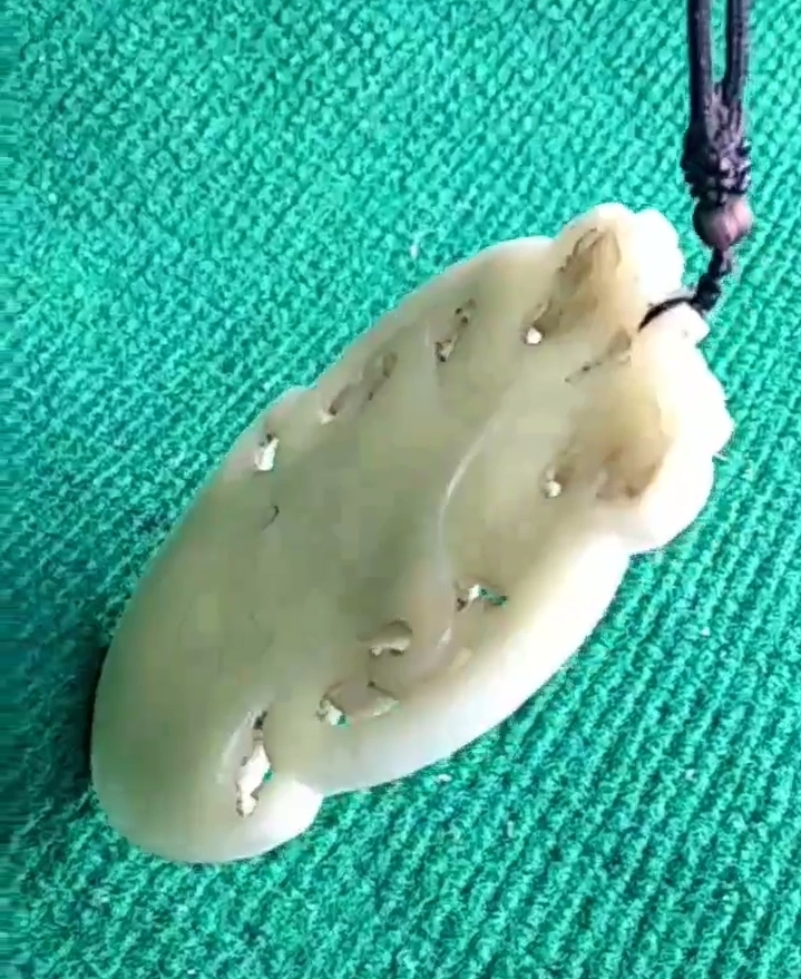 和田玉双龙兽面玉佩