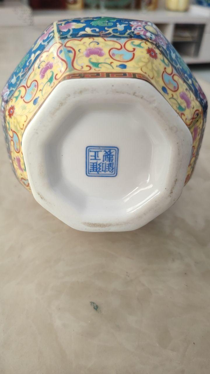 珐琅彩六方蒜头瓶