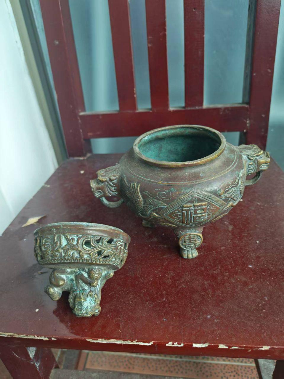 铜铸三足香炉