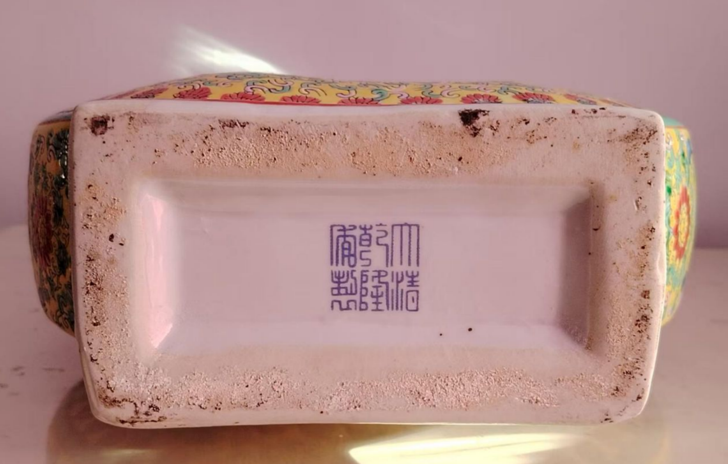 纹象耳扁瓶