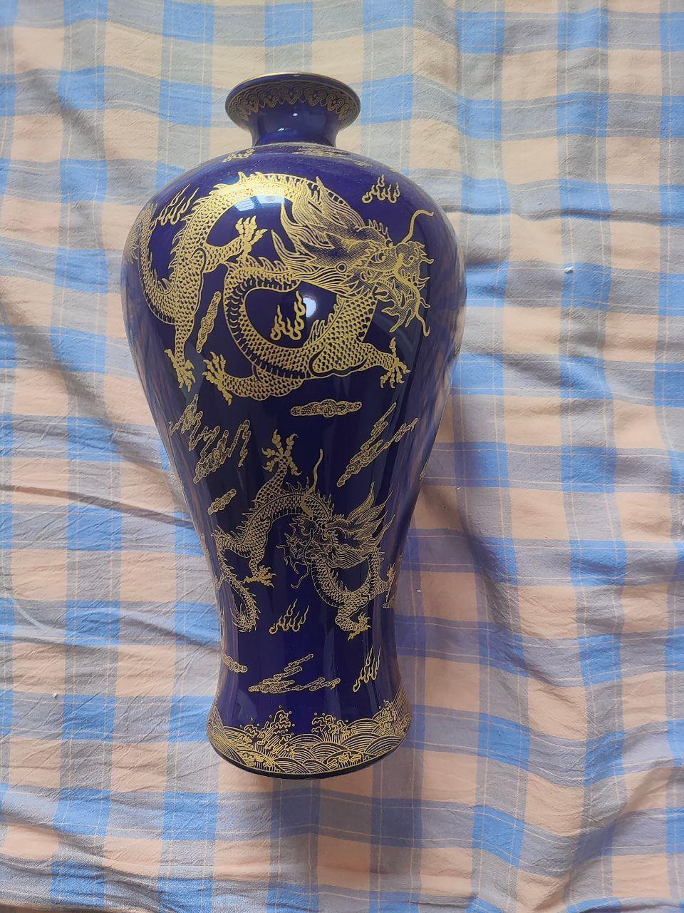 金龙纹梅瓶