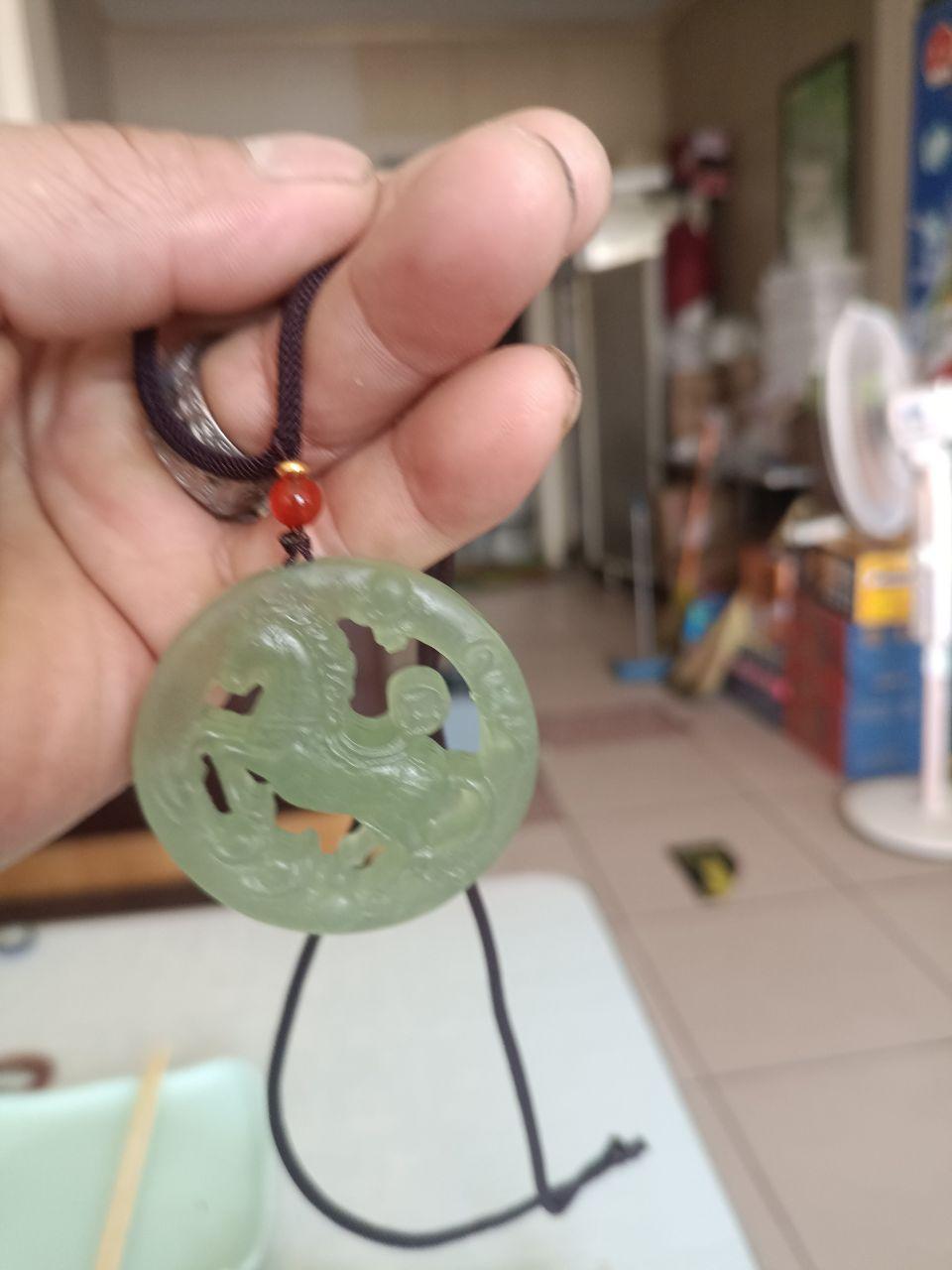 玉雕龙纹圆形挂件
