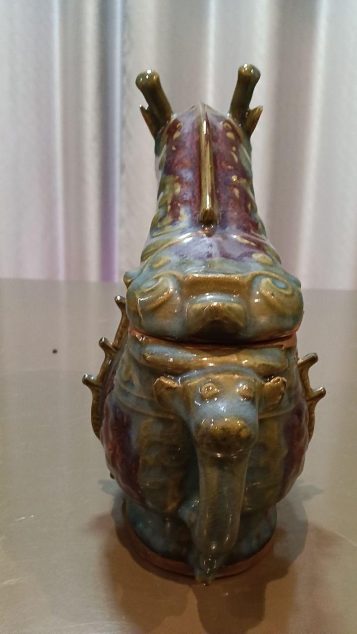 变釉觥式尊