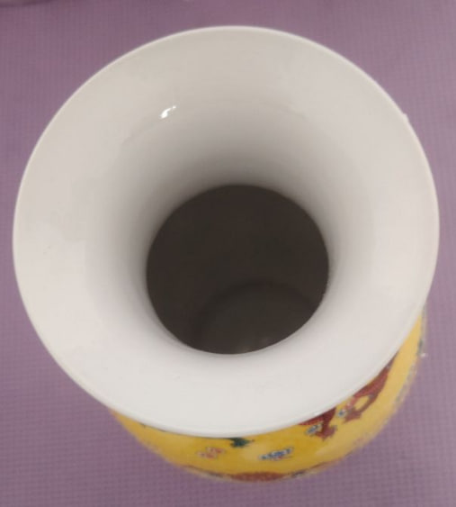 黄地五彩九龙纹瓷瓶