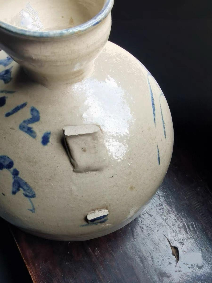 缠枝折耳执壶
