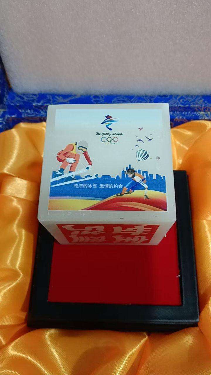 纪念玉石摆件