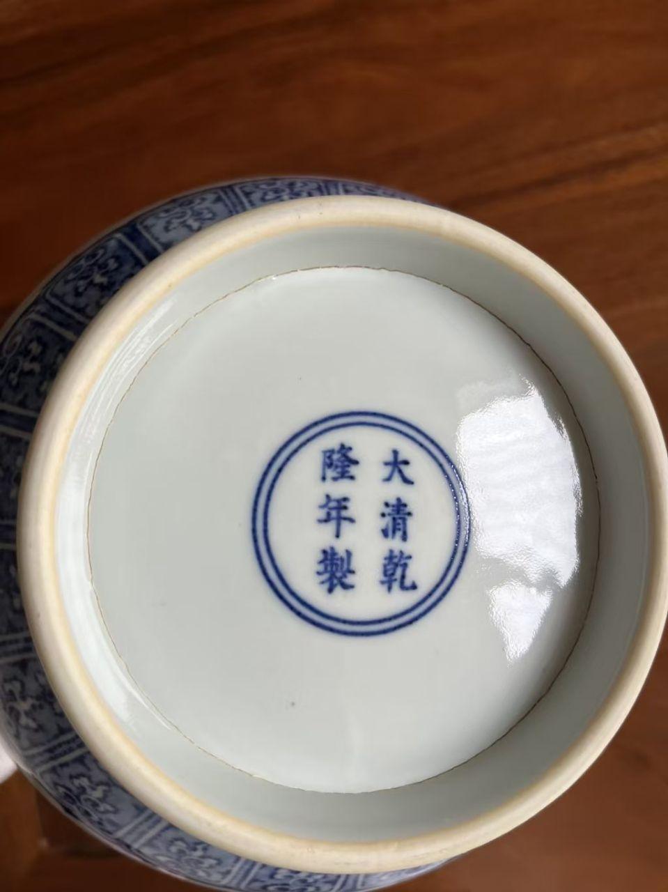 青花缠枝花卉玉壶春瓶