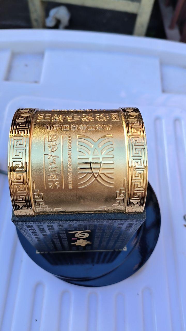 国投资本手镶玉纪念型金属工艺摆件