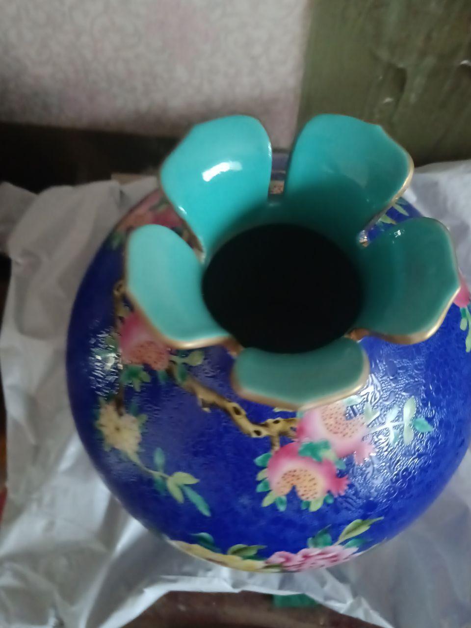 蓝底粉彩花鸟石榴尊