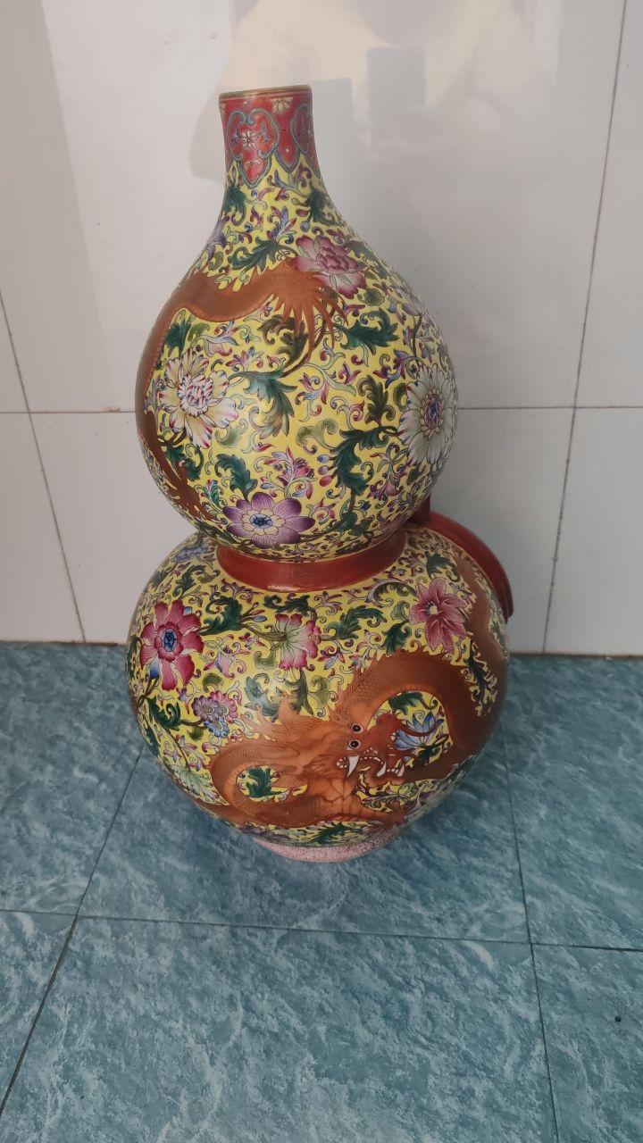 松石绿地粉彩龙穿花葫芦瓶
