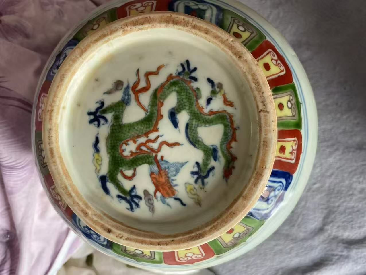 大明宣德年制斗彩龙纹玉壶春瓶