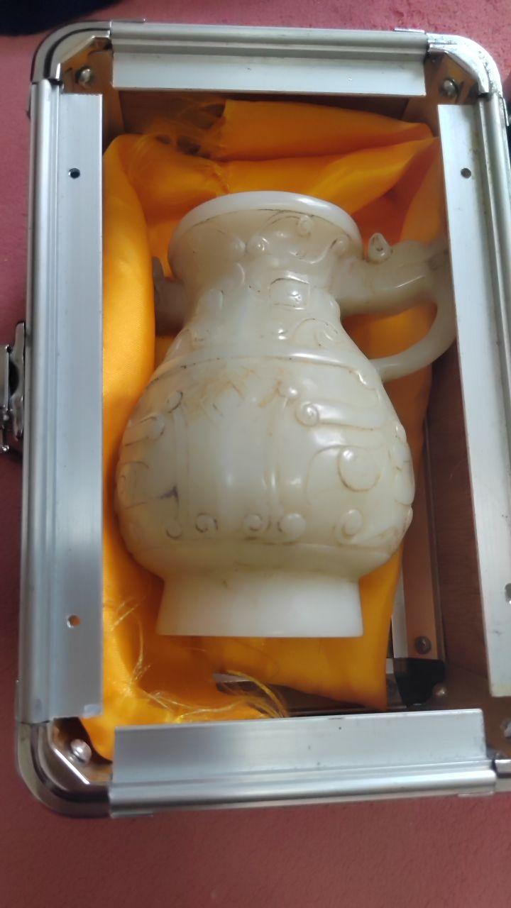 唐代赤龙白玉杯