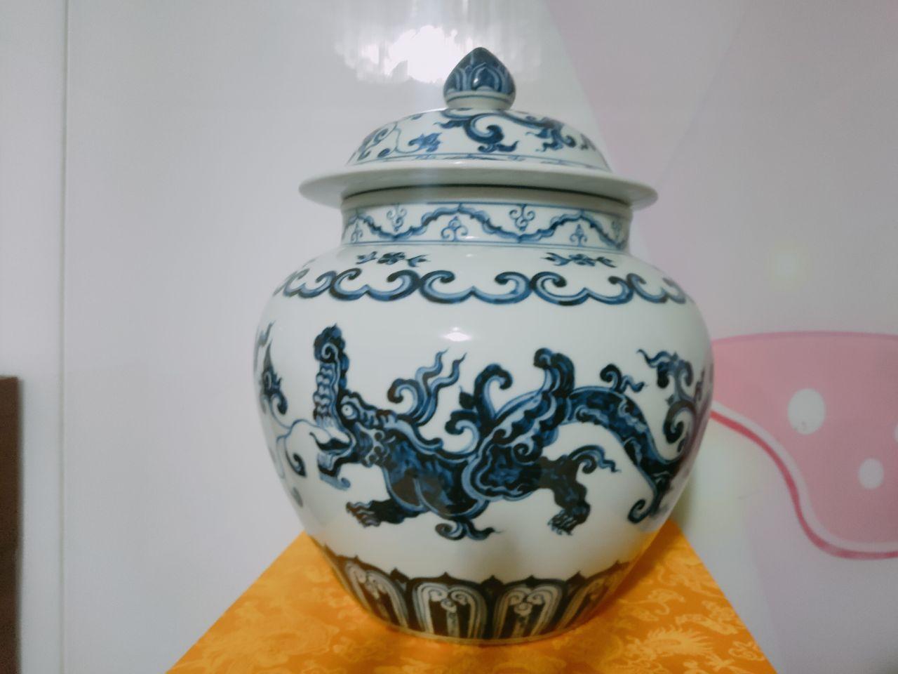 青花云龙纹盖罐